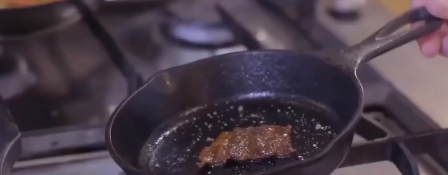 A fost creat antricotul prin bioprintare 3D. Are țesut muscular și adipos, dar și un sistem care imită vasele de sânge din țesut