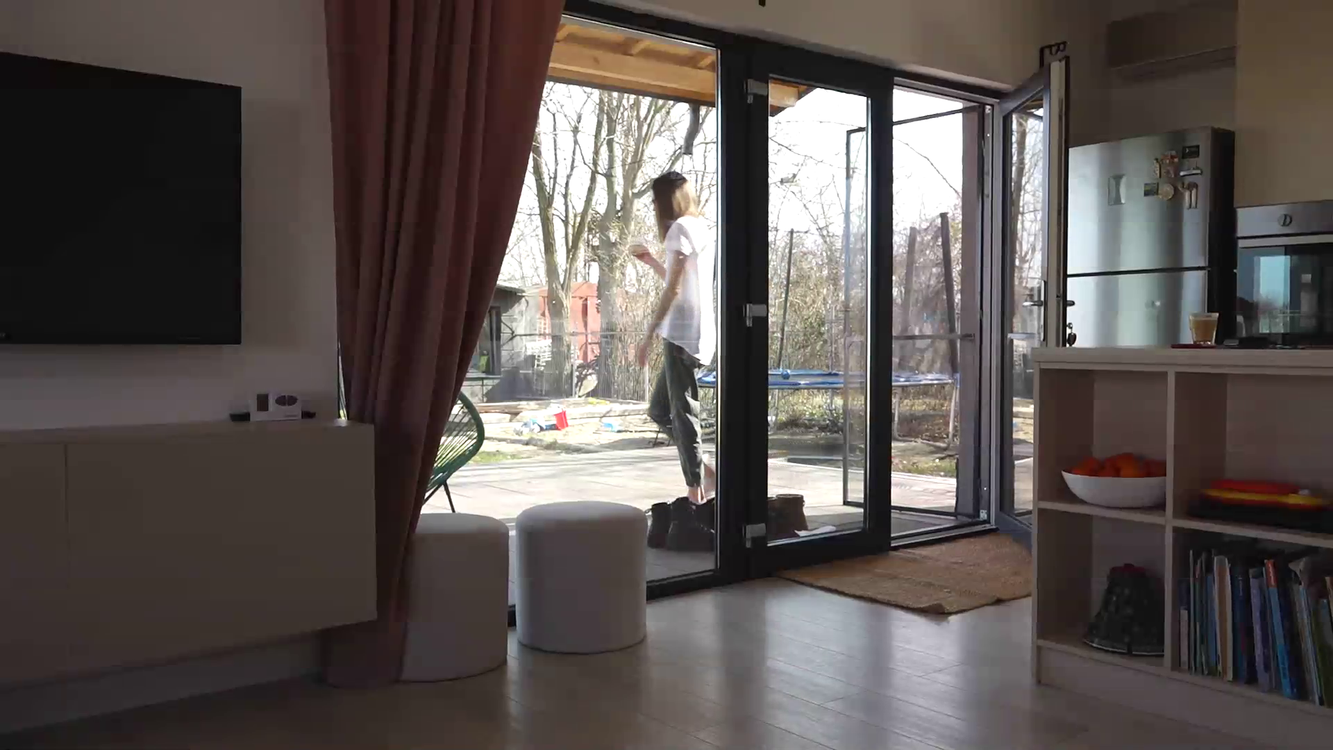 Casă în stil scandinav, cu accente boho, la 36 de kilometri de Capitală. „Cu banii ăștia poți să-ți iei un apartament în București”