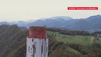 Doi cățărători din Serbia au escaladat cel mai înalt coş din Europa. Povestea celor doi iubiți