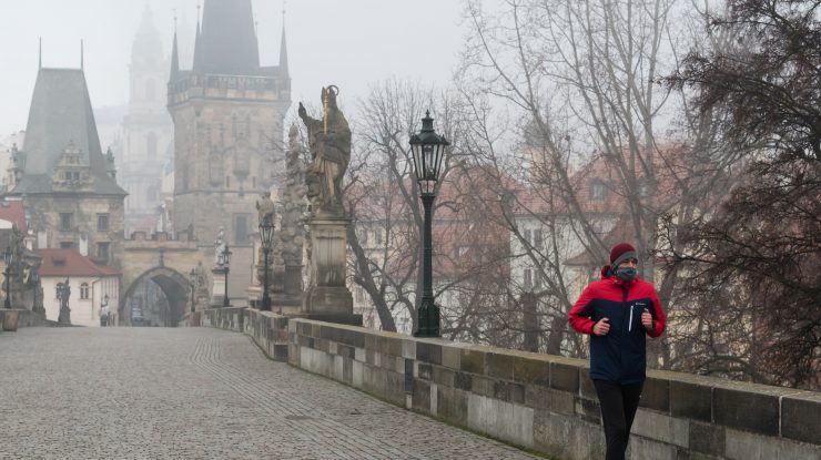 Ce pot face pacienții cu COVID-19 pentru a preveni formele grave ale bolii