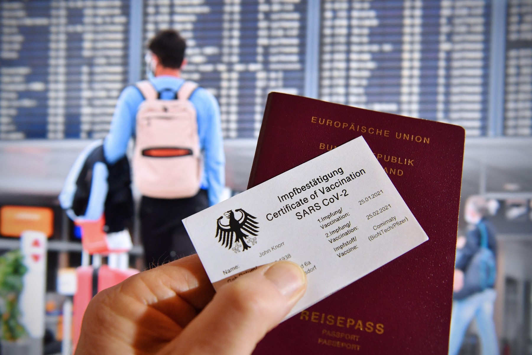 Danemarca te primește doar cu pașaport prin care arăți că ești vaccinat. Ce va face România