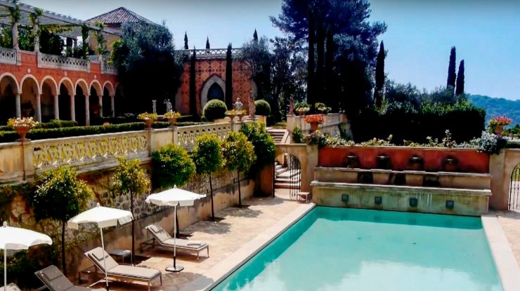 Un milionar britanic, obligat de instanță să demoleze un castel pentru care a plătit 64 milioane de dolari