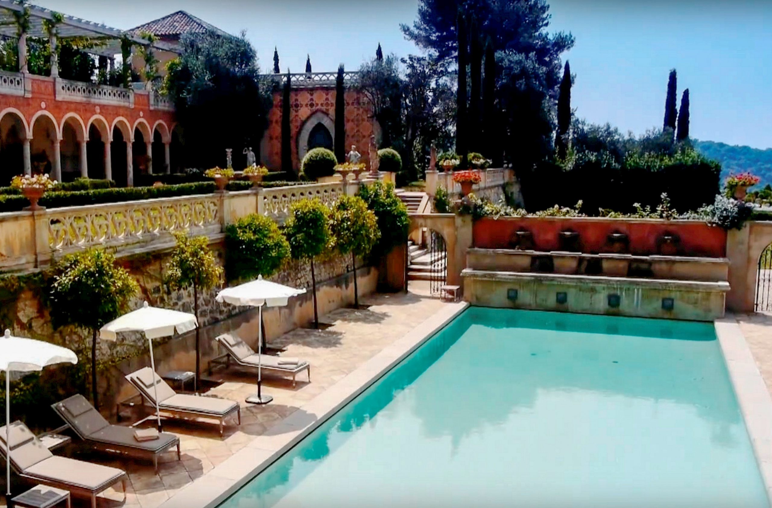 Un milionar britanic, obligat de instanță să demoleze un castel pentru care a plătit 64 milioane de dolari