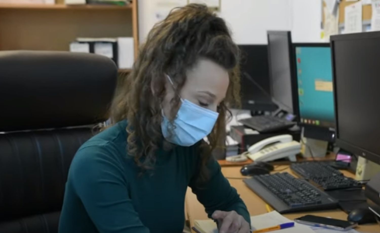 DNA a demarat urmărirea penală în cazul chelneriței angajate pe un post de inginer la Apele Române. Șase persoane, puse sub acuzare