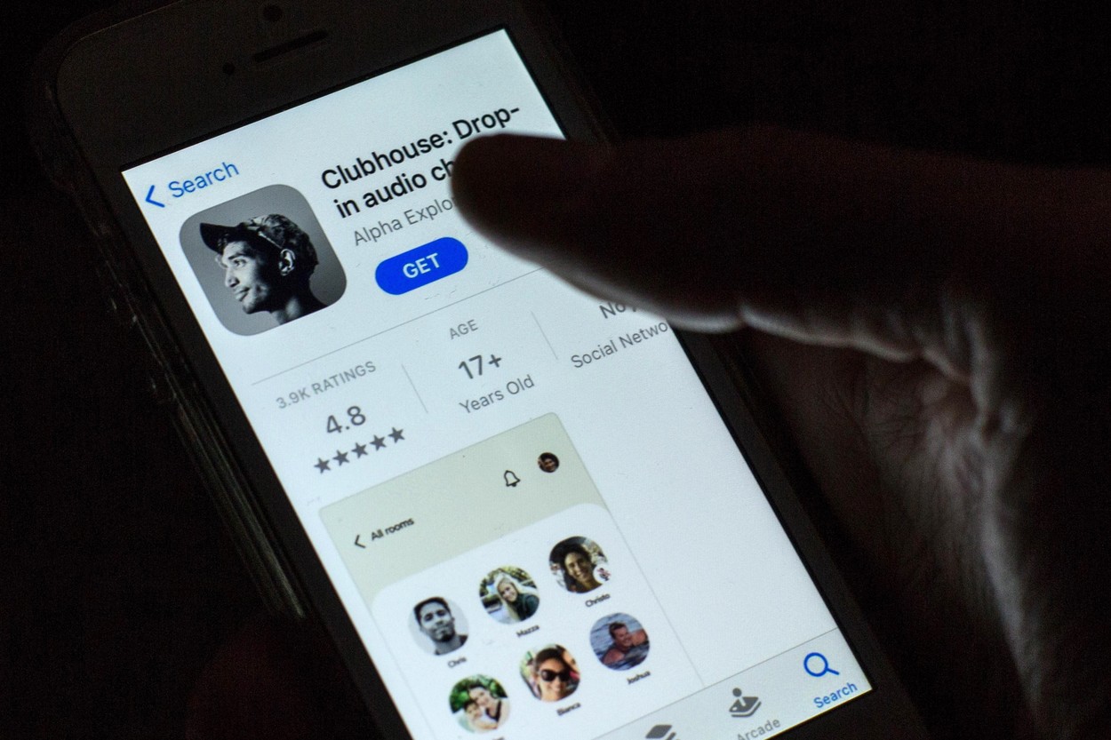 Clubhouse, aplicaţia folosită şi de Elon Musk, câştigă teren şi în România. Câte persoane o folosesc