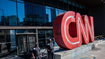 CNN ar putea fi scos la vânzare pentru suma de cinci miliarde de dolari. Jeff Bezos se află printre potențialii cumpărători