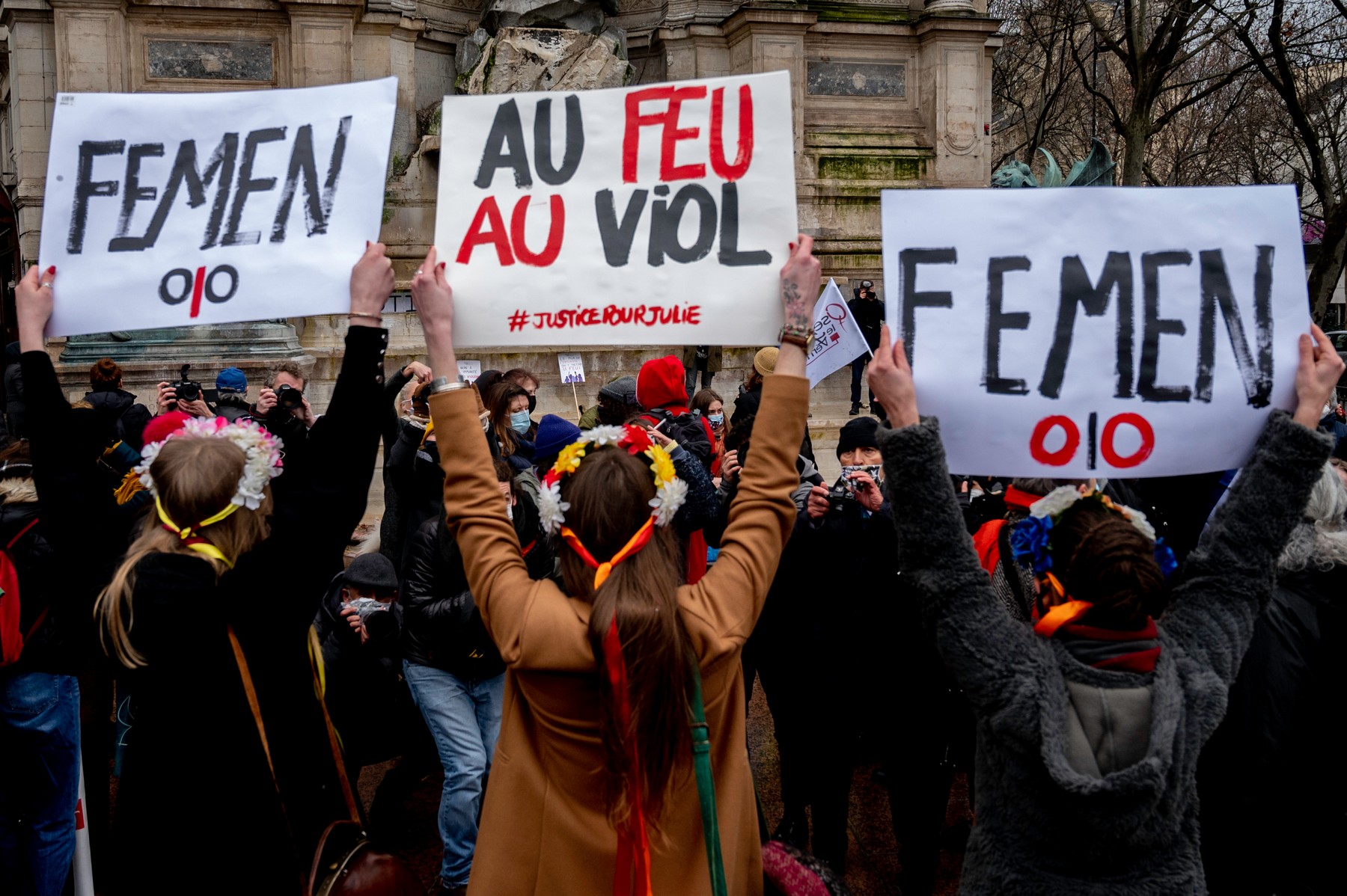 Franța vrea să stabilească vârsta consimțământului sexual la 15 ani. Numărul impresionant de mărturii apărute în online a determinat decizia