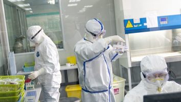 Tulpina britanică ar putea declanșa valul trei al pandemiei și în România. Avertismentul medicilor: „Să nu facem aceeași greșeală”