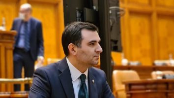 Deputat PNL: „2.500 de lei este sporul luat de un director pentru că stă, aparent, în praf”