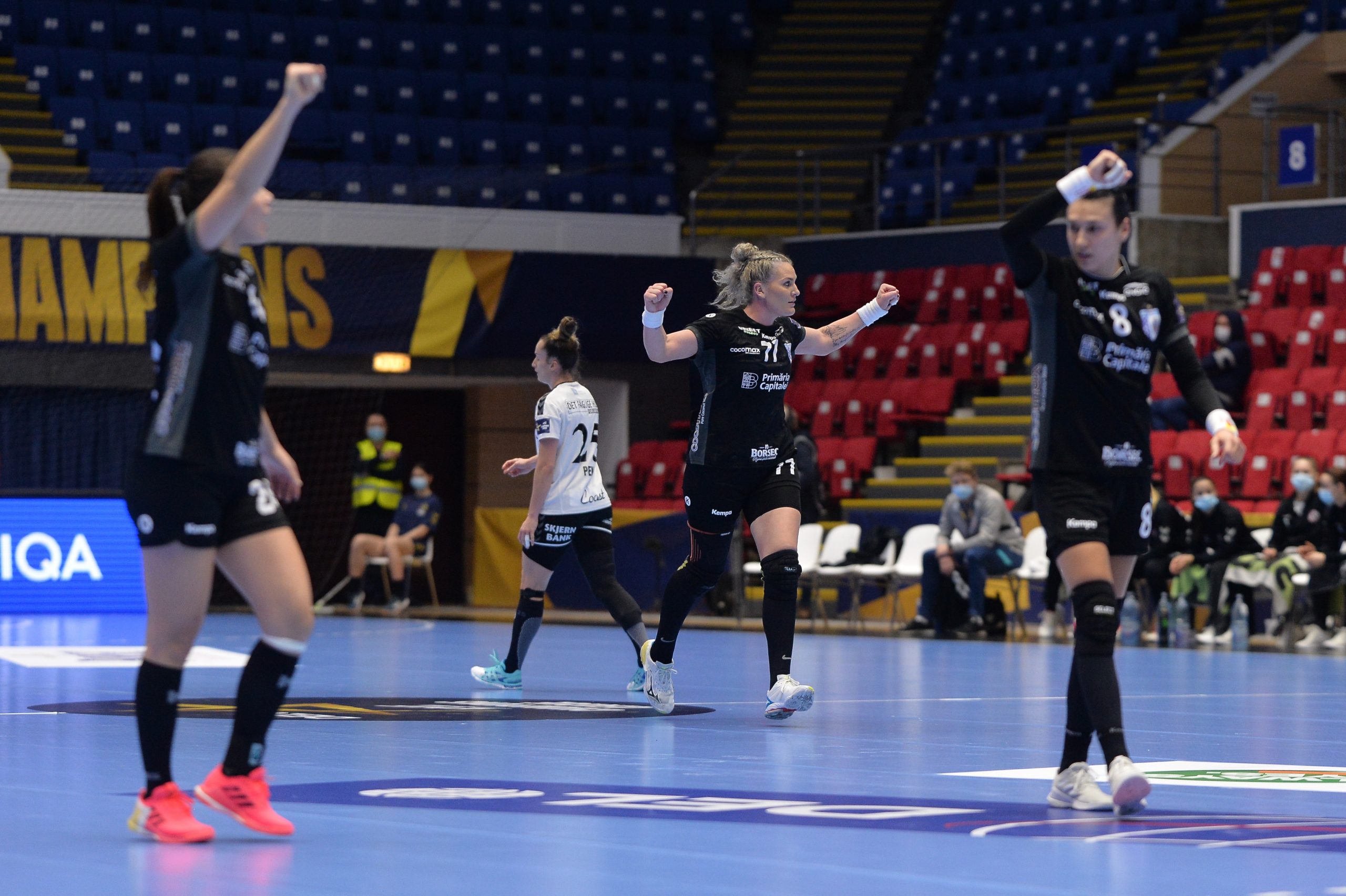 CSM Bucureşti a învins-o pe Esbjerg în penultima etapă a Ligii Campionilor la handbal feminin