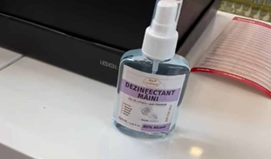 Apă de colonie vândută ca dezinfectant de mâini. Protecția Consumatorului anunță controale în toată țara. VIDEO