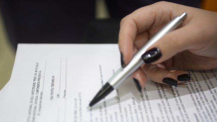 DOCUMENT. Ministerul Sănătății a publicat formularul prin care părinții își pot da consimțământul pentru testarea elevilor