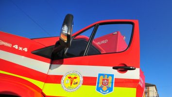 Doi copii din Dolj au murit după ce au încercat să scoată o minge dintr-un lac