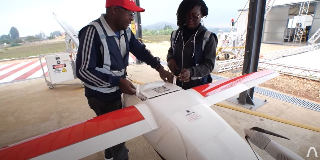 Un start-up american vrea să livreze vaccinul anti-Covid cu drona