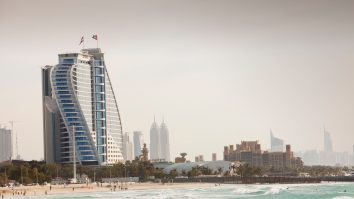 Dubai plătește prețul ridicării restricțiilor: Și-a deschis granițele pentru turiști, iar cazurile de COVID-19 au explodat. Măsurile autorităților