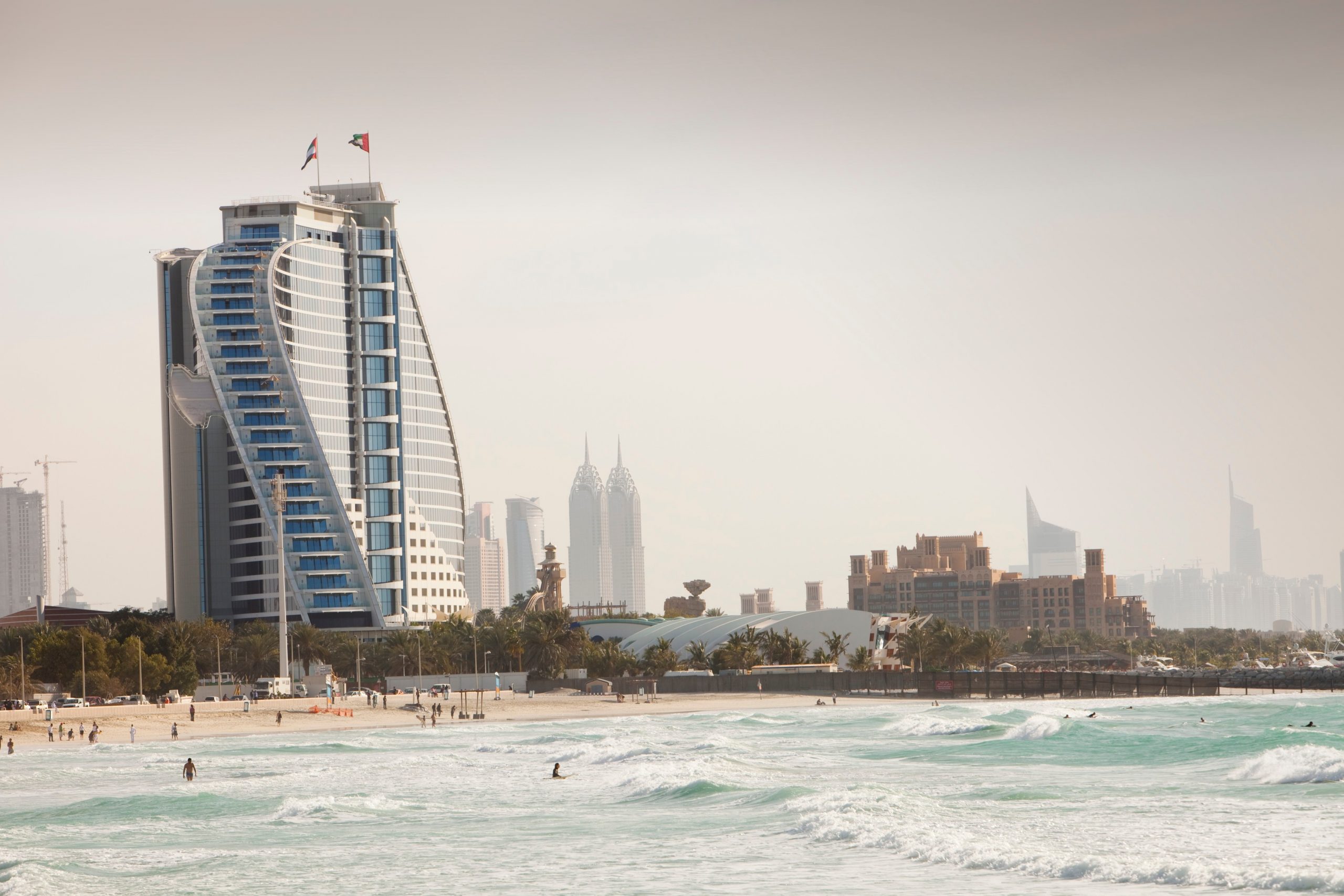 Dubai plătește prețul ridicării restricțiilor: Și-a deschis granițele pentru turiști, iar cazurile de COVID-19 au explodat. Măsurile autorităților