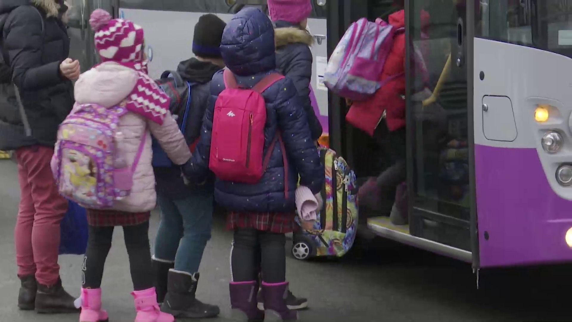 Peste 600 de elevi şi profesori au fost confirmaţi cu COVID-19, în prima săptămână de școală