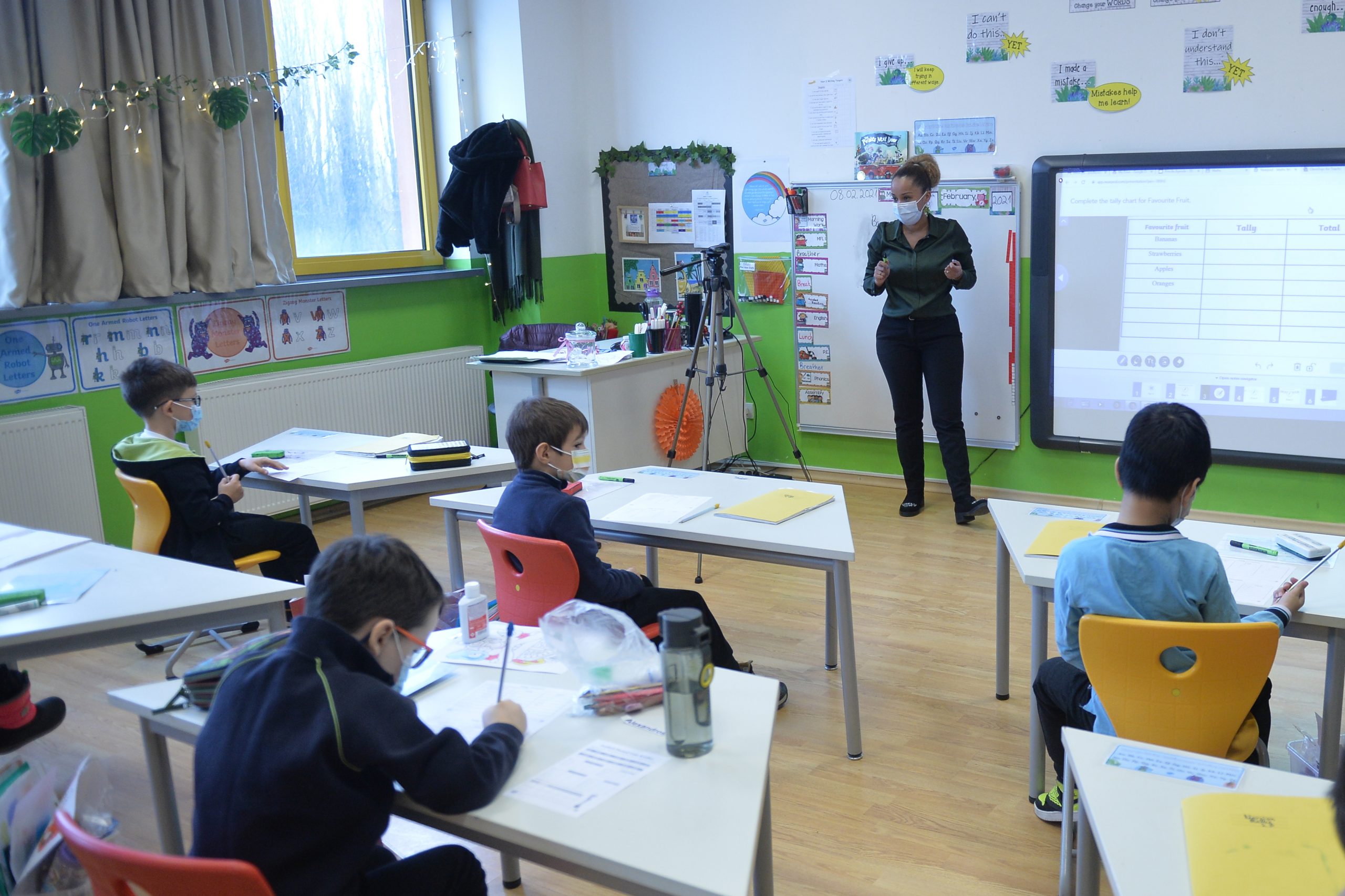 Ministerul Educației: Orele remediale vor fi întrerupte în județele unde incidența va depăși 6 la mia de locuitori