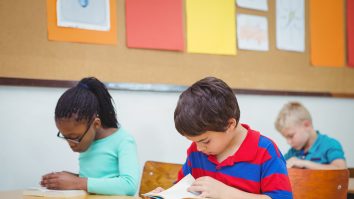 Ce elevi și profesori nu vor fi obligați să participe la cursurile fizice, începând din 8 februarie