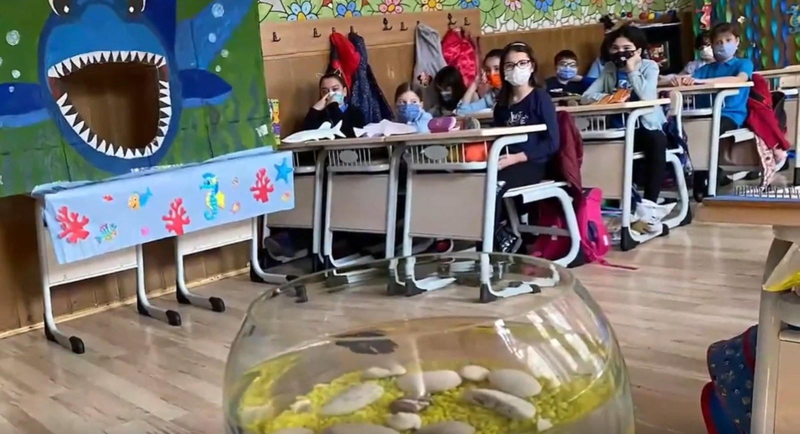 Nici școala nu mai e ce-a fost. Învățătoare: „Folosirea exclusivă a metodelor tradiționale ale educației formale nu mai este indicată”