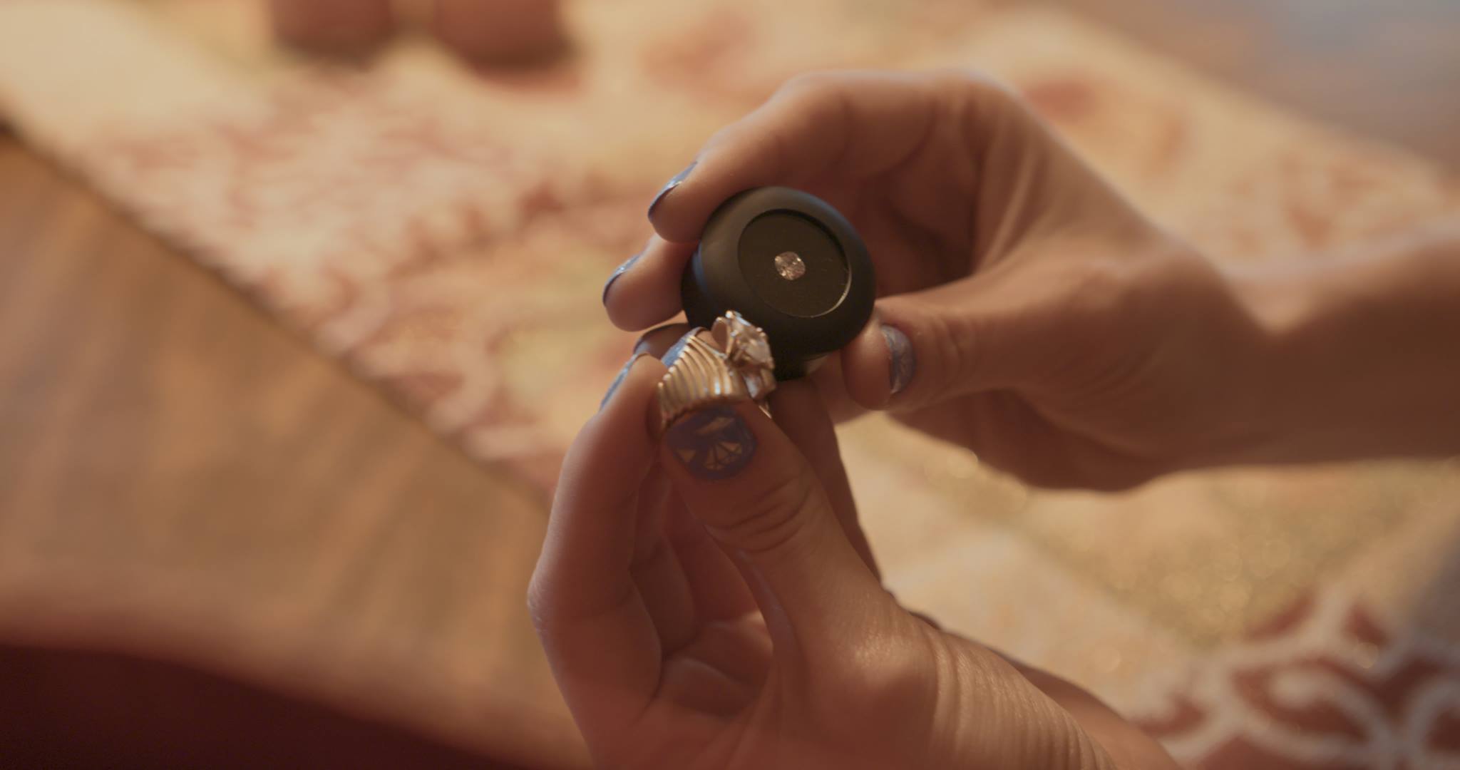 O companie americană transforma cenușa celor decedați în diamante. Prețul unei astfel de amintiri