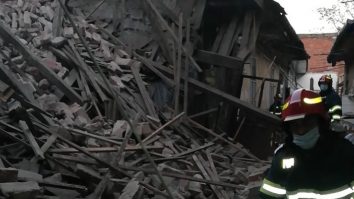 FOTO. Explozie la un imobil din Timișoara. Un bărbat a rămas prins sub dărâmături