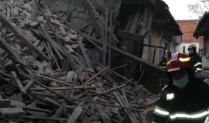 FOTO. Explozie la un imobil din Timișoara. Un bărbat a rămas prins sub dărâmături