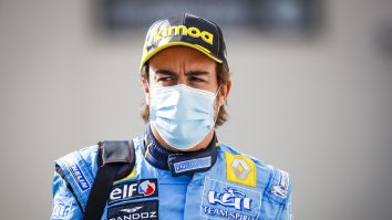 Fernando Alonso, internat în spital după ce a fost lovit de o mașină în timp ce mergea pe bicicletă