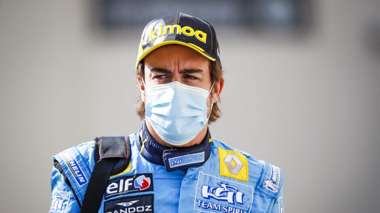 Fernando Alonso, internat în spital după ce a fost lovit de o mașină în timp ce mergea pe bicicletă