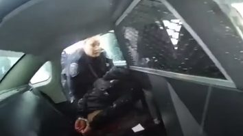 O fetiță de 9 ani, încătușată și stropită cu spray lacrimogen de polițiști. Imagini revoltătoare în SUA. VIDEO