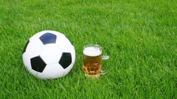 Veste bună pentru microbiști: Suporterii vor putea consuma bere pe stadioanele din România