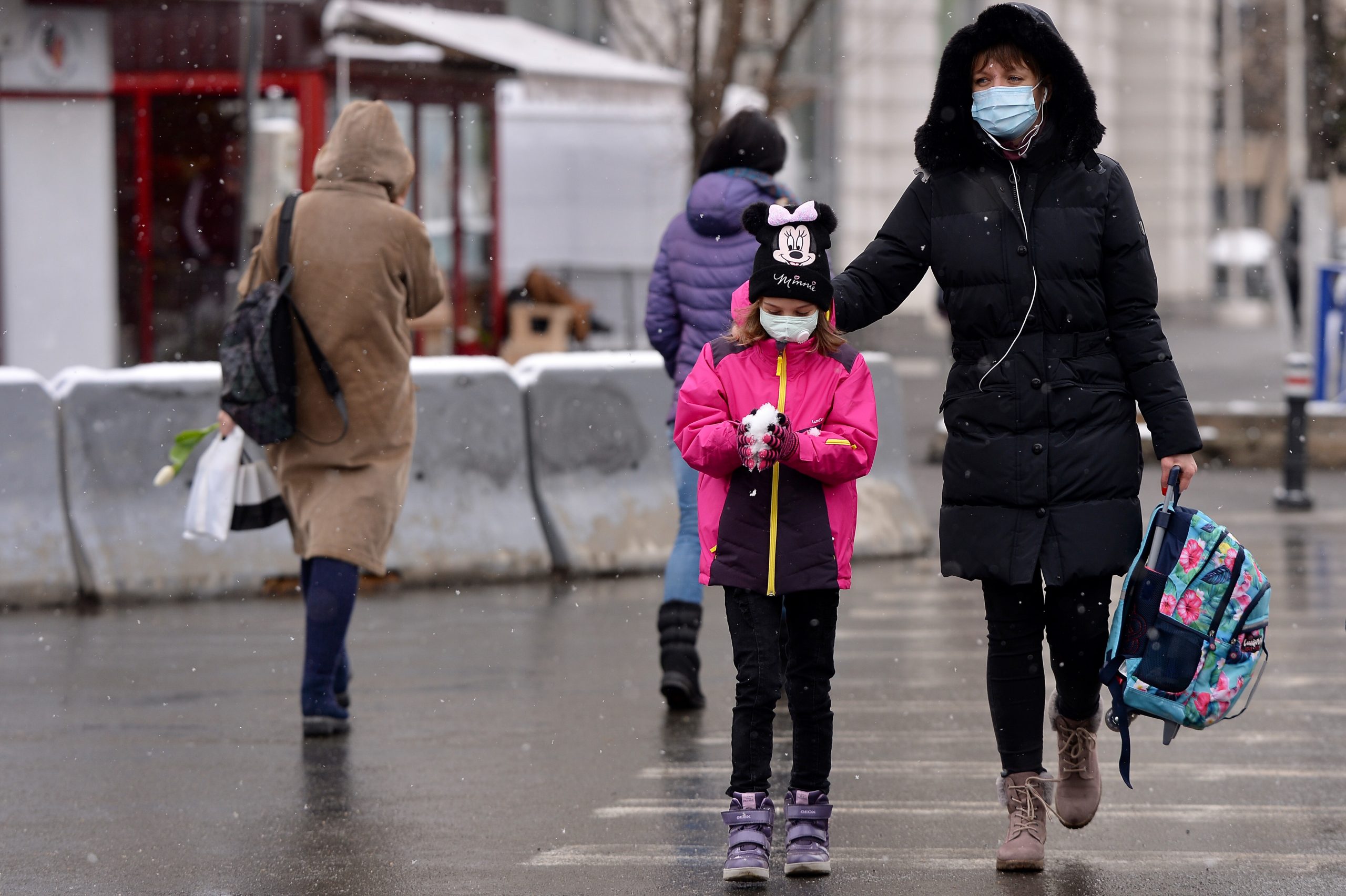 Aproape 1,5 miliarde de oameni din întreaga lume nu simt frigul. Cercetătorii suedezi au descoperit motivul