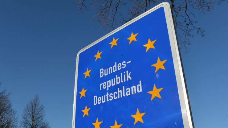 Comisia Europeană cere Germaniei să „reanalizeze” restricţiile impuse la frontiere