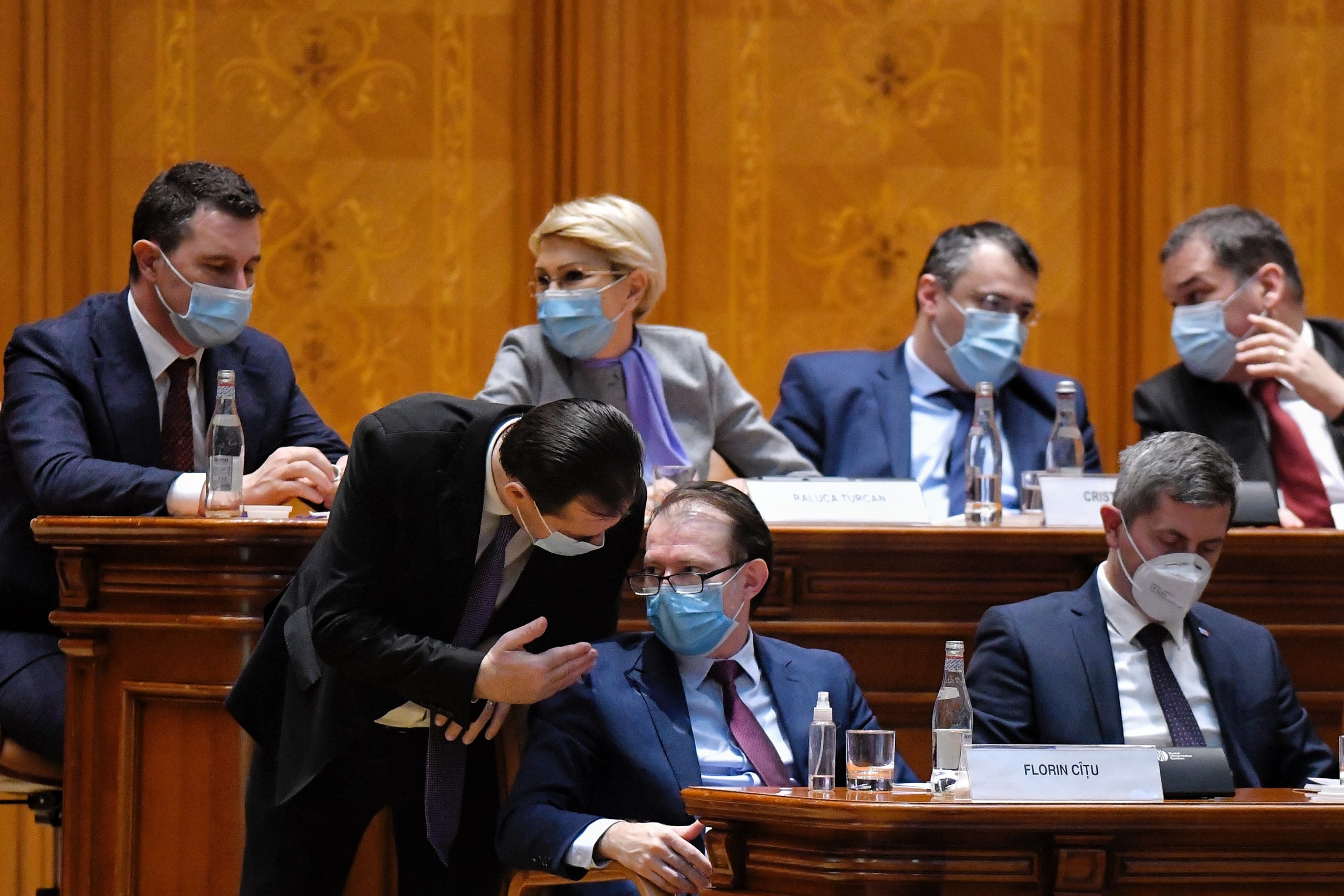 Tensiune în interiorul coaliţiei de guvernare. Certurile întârzie relansarea economică