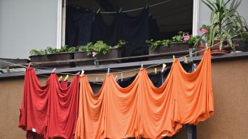 Municipiul din România în care cei care întind rufele în exteriorul blocului vor primi amenzi uriașe