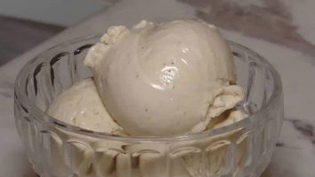 Îngheţata din colivă, marea atracţie la o patiserie din Bucureşti. Desertul nu este privit cu ochi buni de preoţi