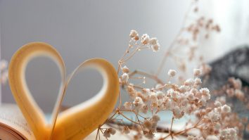 Originea sărbătorii care celebrează iubirea: De la Sfântul Mucenic Valentin la Ziua Îndrăgostiților