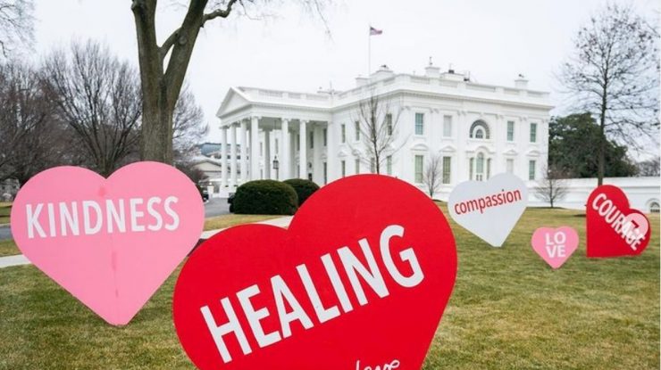 Dragostea plutește în aer la Casa Albă. Jill Biden a decorat reședinta cu inimioare de Ziua Îndrăgostiților, sărbătoarea ei preferată