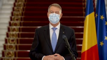 VIDEO. Iohannis: Începând de luni, majoritatea copiilor merg fizic la școală.