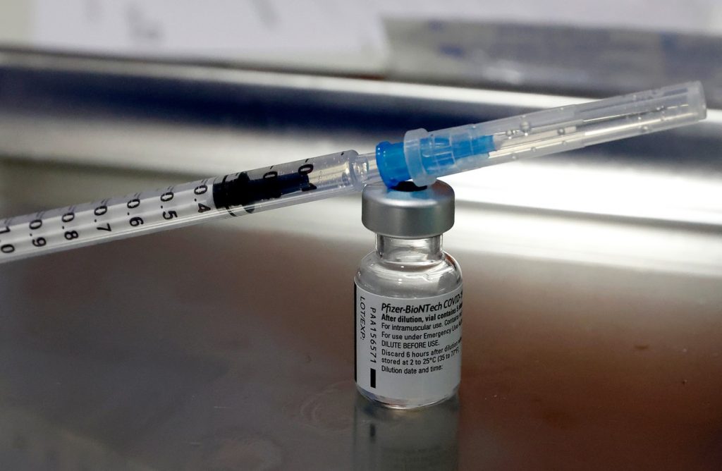 Editorial Bogdan Nicolae: Fă-te șofer de flacoane cu vaccinuri!