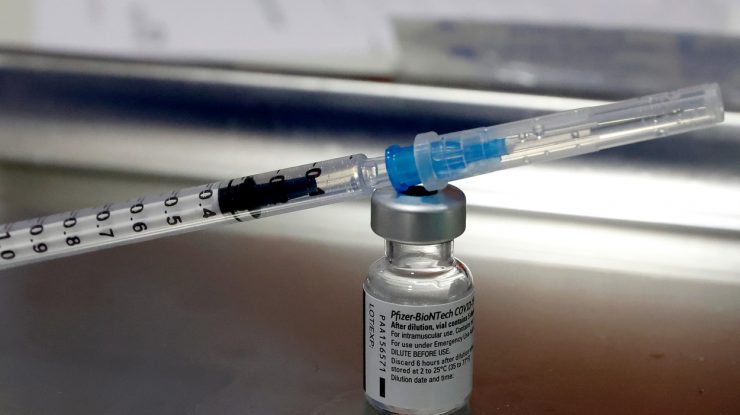 Editorial Bogdan Nicolae: Fă-te șofer de flacoane cu vaccinuri!