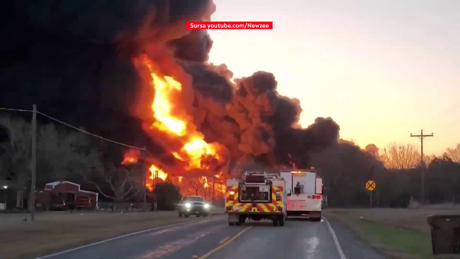 Incendiu de proporţii, după ce un camion s-a ciocnit cu un tren de marfă în Texas