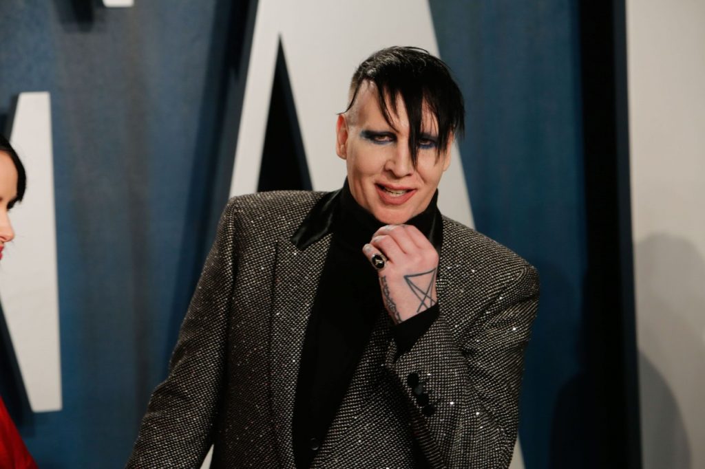 Marilyn Manson ar fi avut acasă o „cameră de viol“. Noi detalii despre starul rock, acuzat de abuz sexual