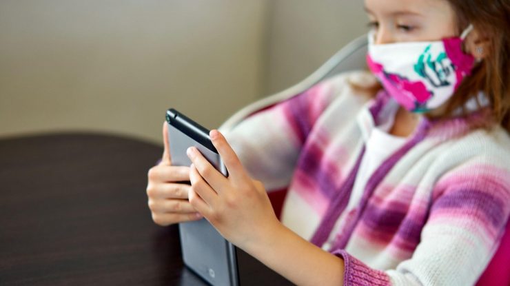 O nouă alertă în România privind măşti neconforme de protecţie pentru copii. Anunțul ANPC