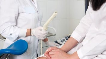 Un medic ginecolog este acuzat că și-a bătut și jignit pacientele. Pe una dintre ele ar fi dezvirginat-o