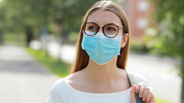 Masca devine obligatorie în aer liber, unde rata de infectare depășește 6 la mie, cu anumite excepții.