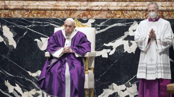 Demisie la Vatican. Unul dintre cei mai vocali critici ai Papei Francisc a plecat