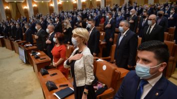 Părerile parlamentarilor despre vaccinul anti-Covid. Unii „își așteaptă rândul“, alții nici nu vor să audă