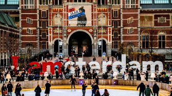 Pentru olandezi, bucuria vine pe patine. Iarna aceasta speră să poată ieși la plimbare pe canalele înghețate