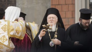 Patriarhul Constantinopolului, după tragedia de la „Matei Balș”: Suferim împreună cu întreg poporul